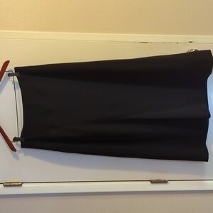 Effortless Elegance: The Black Basic Maxi Skirt for Any Occasion